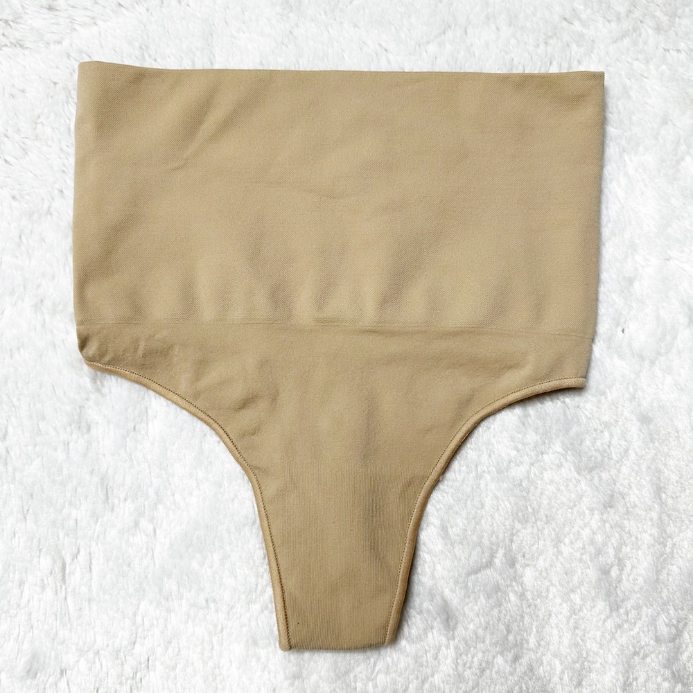 NEW Skims Seamless Sculpt Mid Waist Thong in Desert Women’s S/M